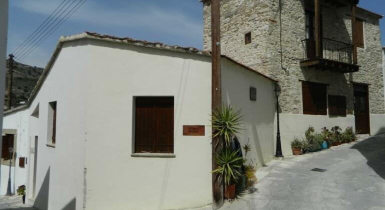 Aristos Houses - Photo2