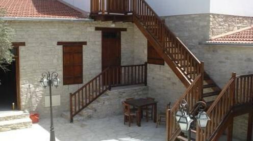 Romios Apartments - Photo2