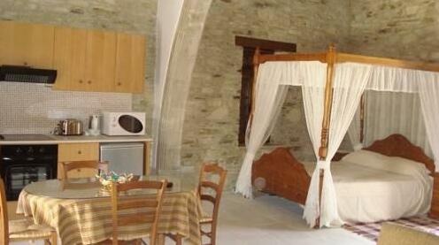 Romios Apartments - Photo4