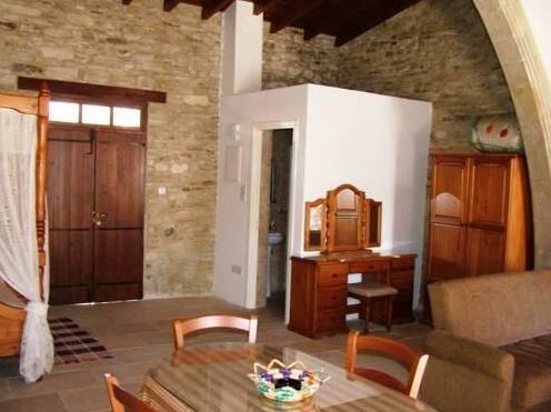 Romios Apartments - Photo5