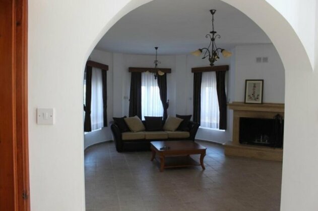 Beach House Kyrenia - Photo5