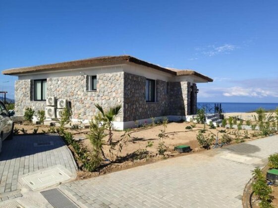 Exclusive seafront bungalow in an exclusive site