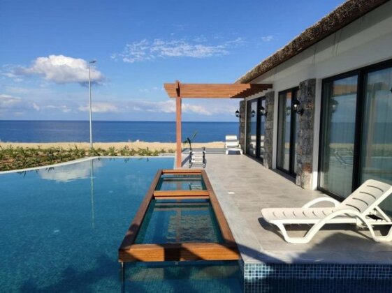 Exclusive seafront bungalow in an exclusive site - Photo2