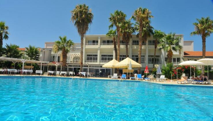 LA Hotel & Resort - Photo4