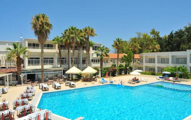 LA Hotel & Resort - Photo5