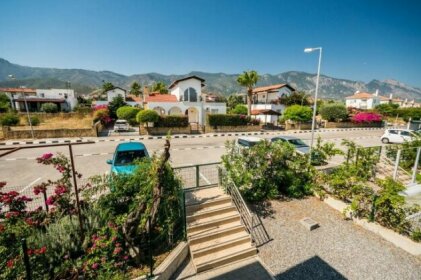 Luxury Two-Bedroom Apartment in amazing place Lukomorye B5