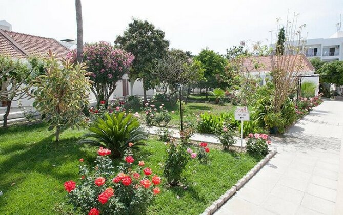 Rose Gardens - Photo4