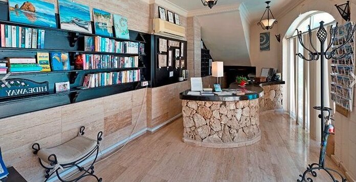 The Hideaway Club Hotel - Photo2