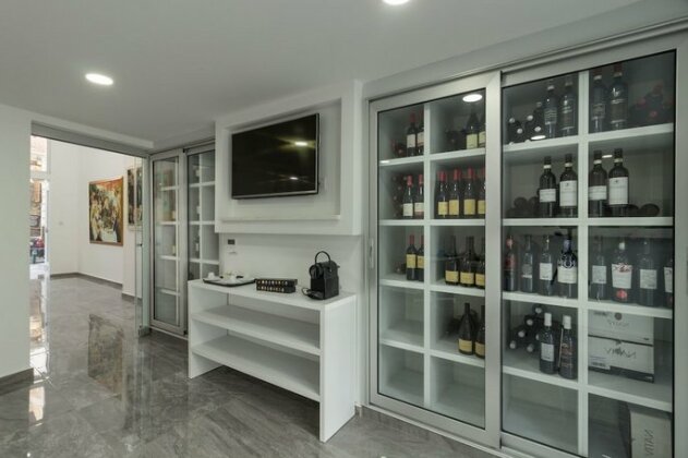 Art & Wine Studios and Apts - Photo4