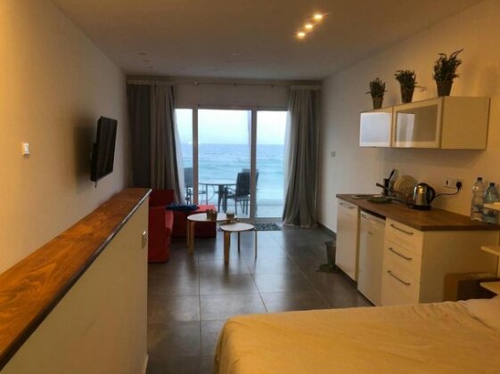 Beach Front Flat - Photo3