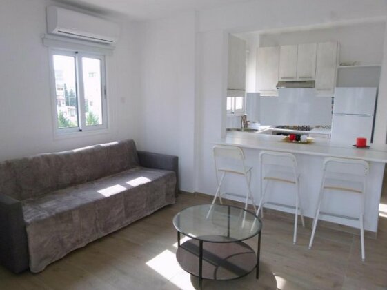 Deluxe Town Center Apartment - Photo3