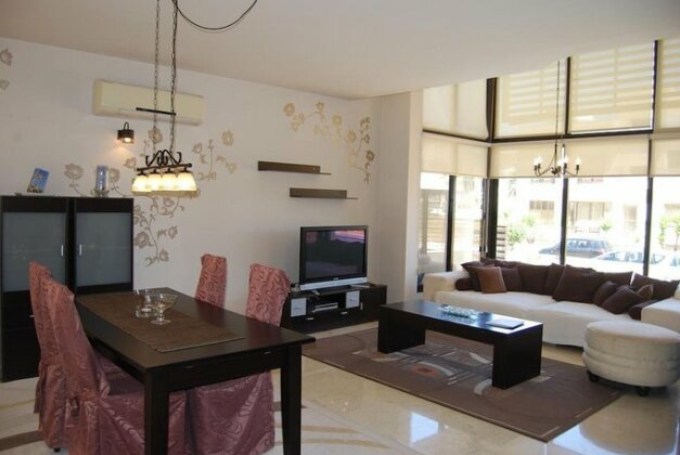 East Villa - Photo2