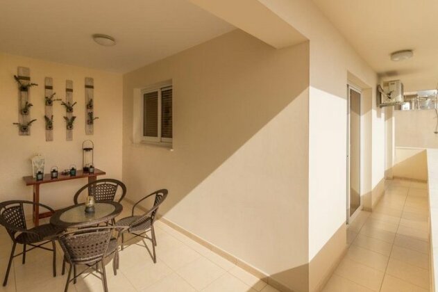 Elena Court Apt 401 - Photo3