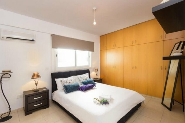 Elena Court Apt 401 - Photo4