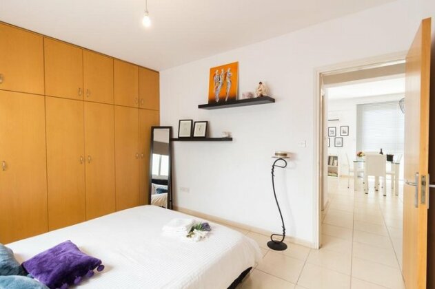 Elena Court Apt 401 - Photo5