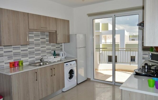 Family Apartment with Terrace Larnaca - Photo4