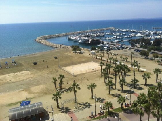 Finikoudes Luxury Apartments - Photo2
