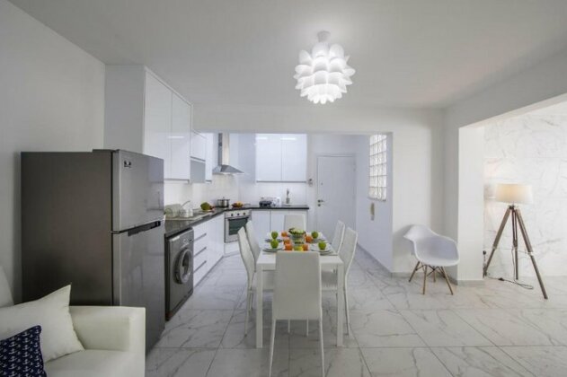Larnaca Finikoudes Suite - Photo3
