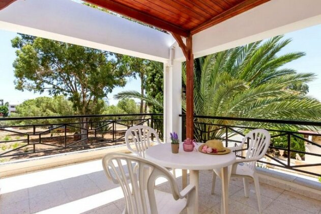 Larnaca Golden Beach Apts - Photo5