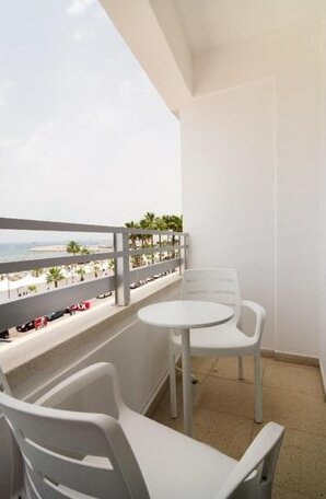 Larnaca Seaview Luxury Suites - Photo3
