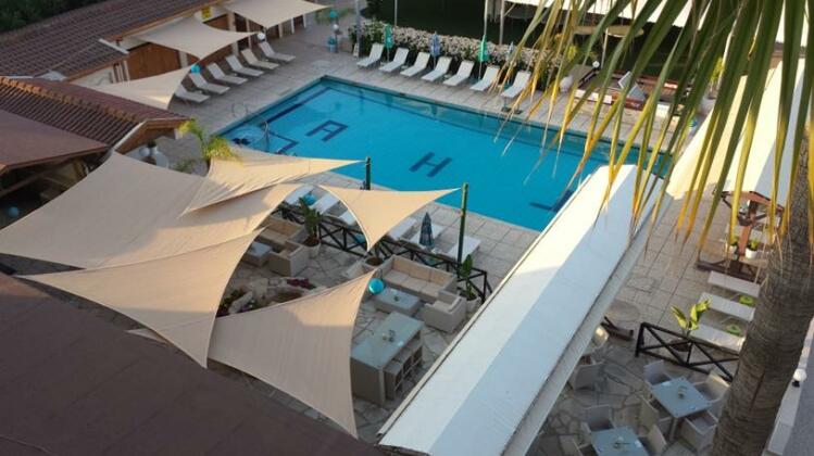 Lucky Hotel Apartments - Photo2