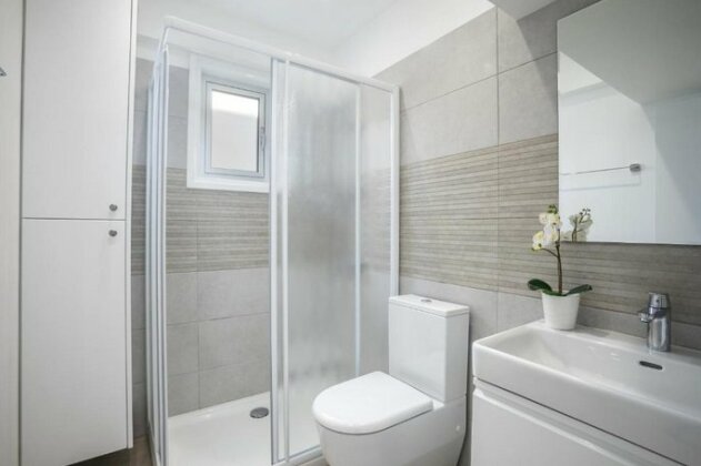 Mackenzie Zoe Seafront Suite - Photo3