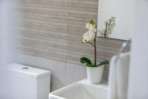 Mackenzie Zoe Seafront Suite - Photo4