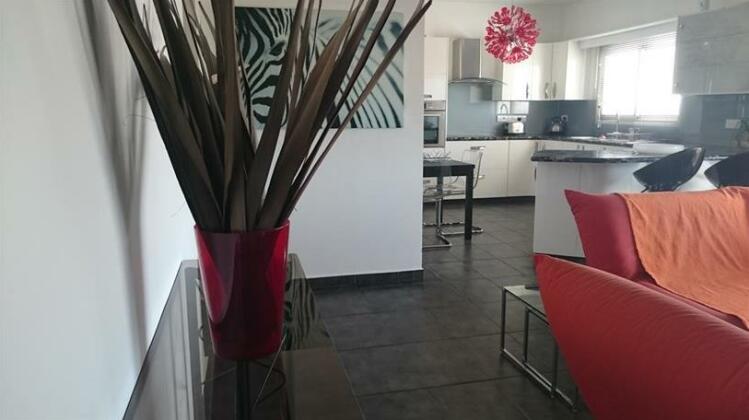Nicolaos Court - Photo3