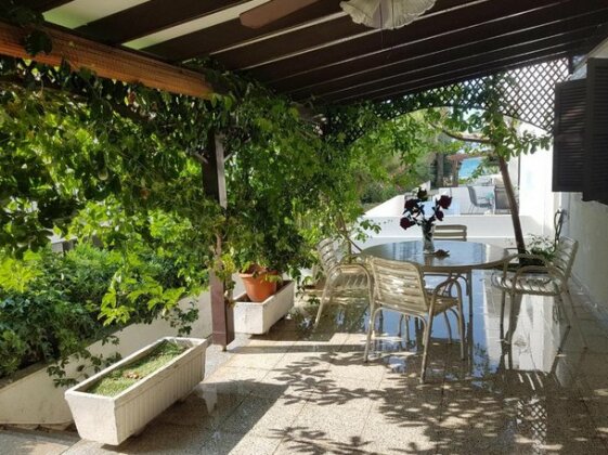 Sandy Beach Apartment 3 - Photo3
