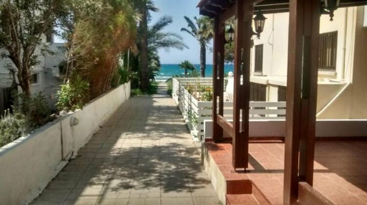 Sandy Beach Apartment 8 - Photo5