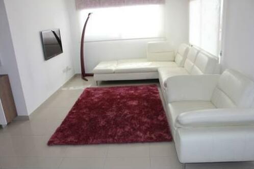 Sea Front Apartment - Photo2