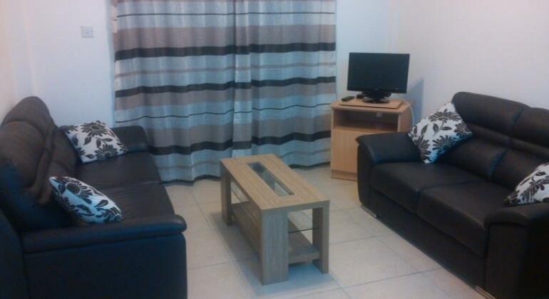 St Mamas Apts - Photo4