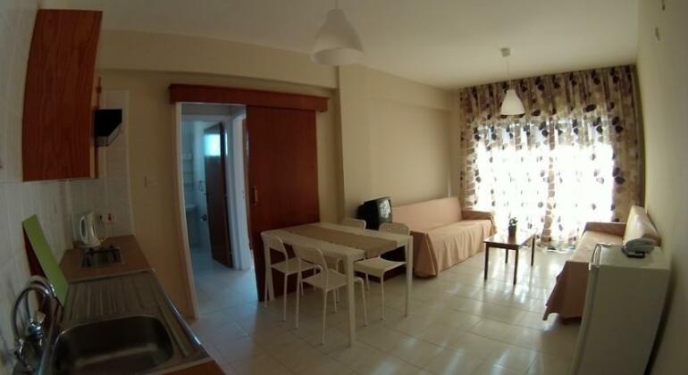 StayCentral Larnaca - Photo3