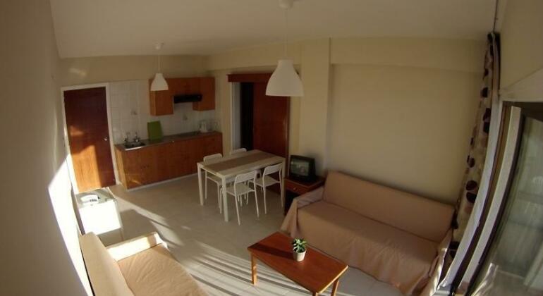 StayCentral Larnaca - Photo5