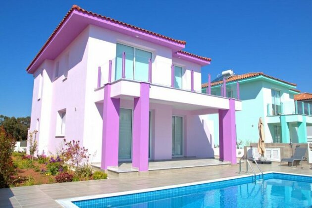 Villa Pink near beach with swimming pool