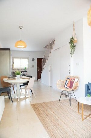 Amazing & Cozy Town house with Pool - Photo4