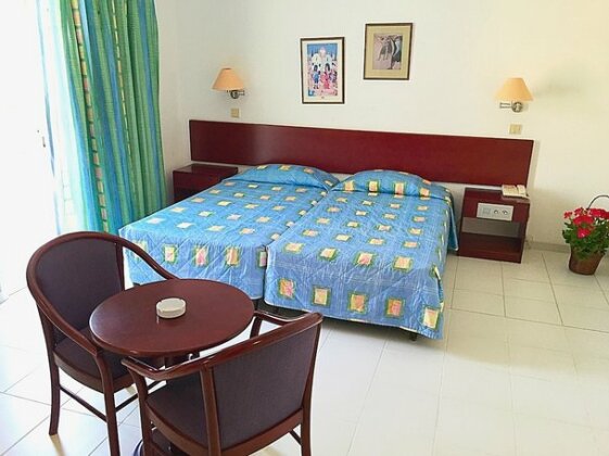 Blue Crane Hotel Apts - Photo5