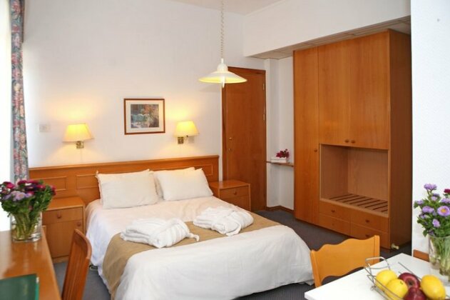 Chrielka Hotel Suites - Photo5