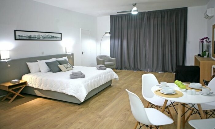 Corina Suites & Apartments - Photo3