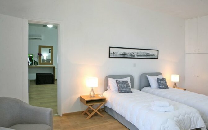Corina Suites & Apartments - Photo4