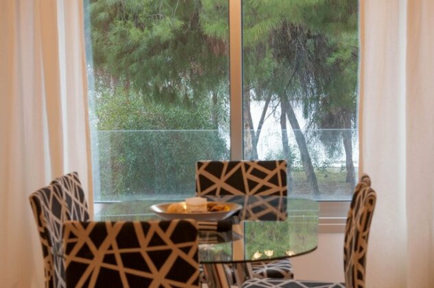 Dasoudi Beachfront Apartment - Photo4