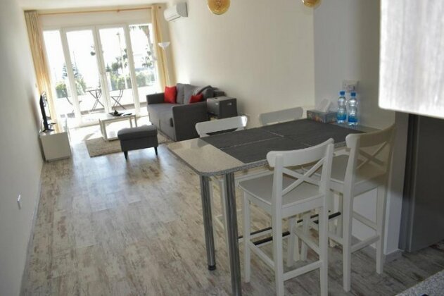 Estelia Court - Photo3