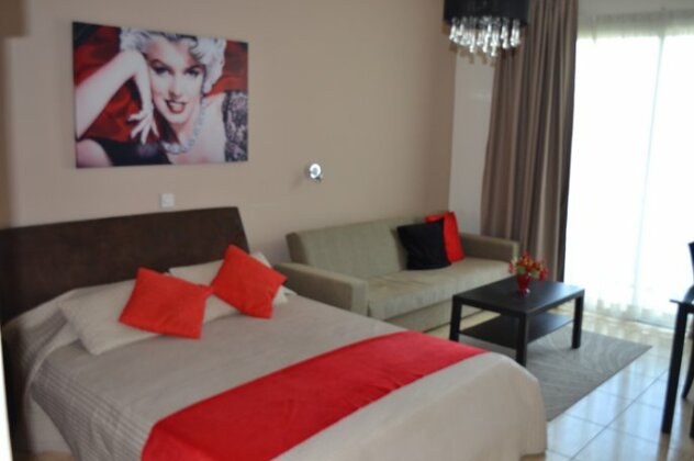 Marianna Hotel Apartments - Photo2