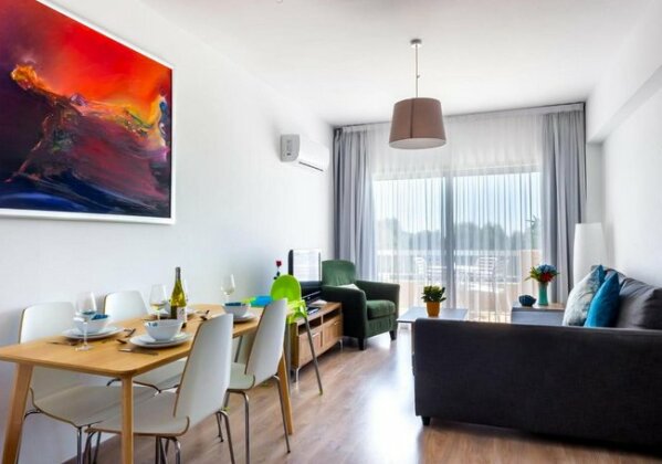 Pebble Beach Holiday Apartments - Photo2