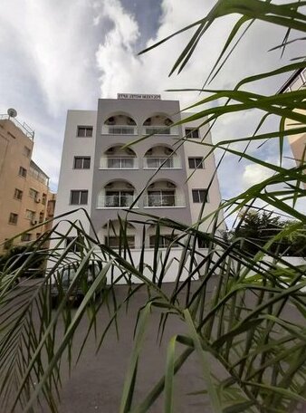 Polyxeni Hotel Apartments - Photo2