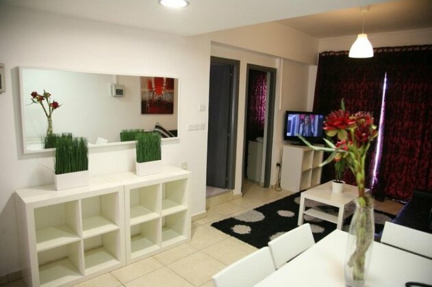The Palms Hotel Apartments - Photo2