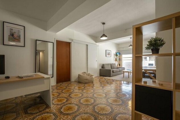 White Hostel Limassol - Photo2