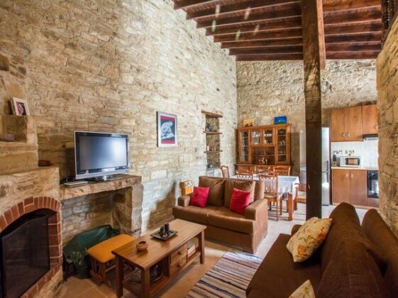 Yorkis Village House - Photo2