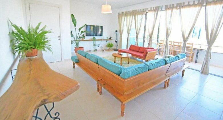 Alhumbra House - Photo2
