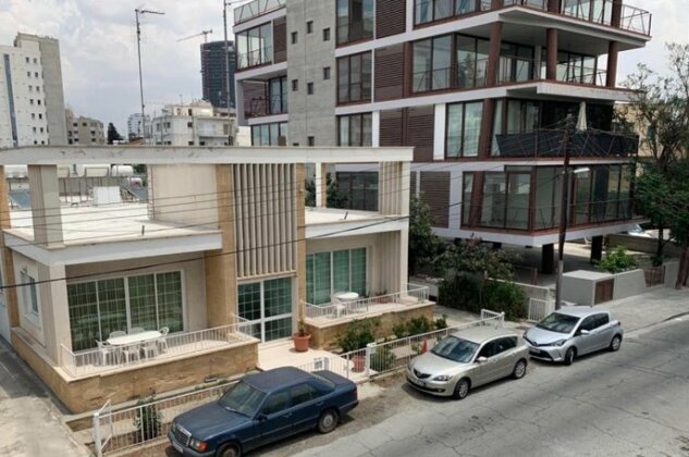 BEST location & beautiful apt